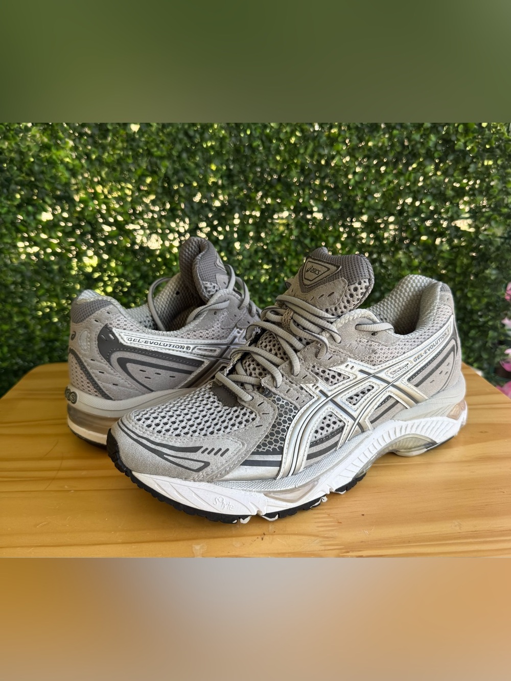 ASICS Gel-Evolution 6 Women’s 9.5 Gray Silver Running Shoes NWT T164N
